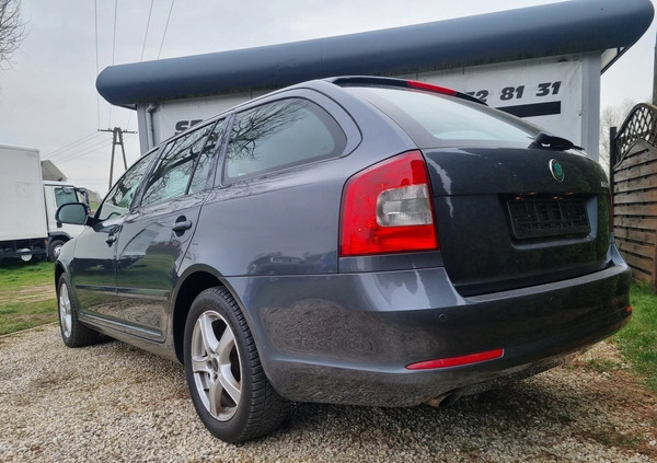 Skoda Octavia cena 25500 przebieg: 280537, rok produkcji 2012 z Suraż małe 106